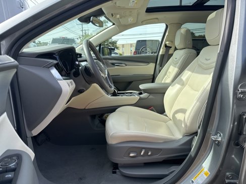 Used 2025 Cadillac XT5 Premium Luxury image 8