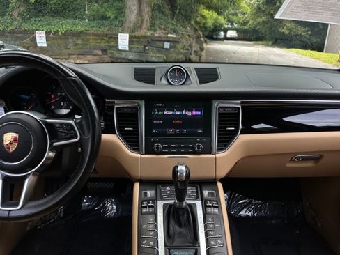 Used 2018 Porsche Macan GTS w/ Premium Package Plus image 18
