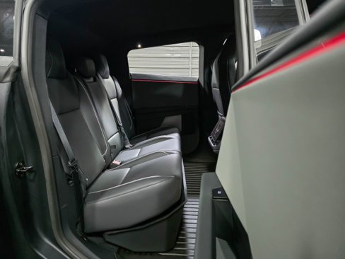 Used 2024 Tesla Cybertruck AWD Crew Cab image 31