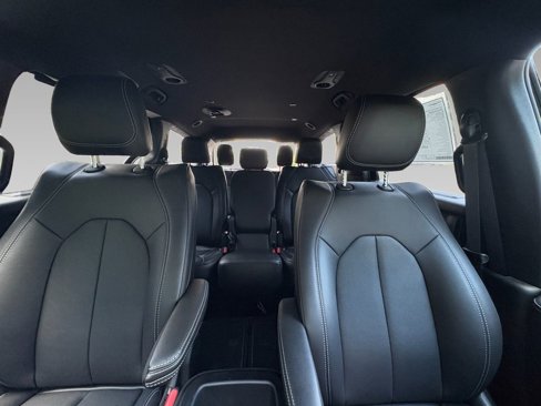 New 2026 Chrysler Pacifica Select image 2