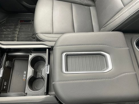 Used 2024 GMC Yukon XL Denali w/ Advanced Technology Package image 7