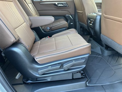 New 2026 Chevrolet Suburban High Country image 16
