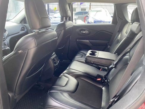 Used 2019 Jeep Cherokee Latitude Plus image 9