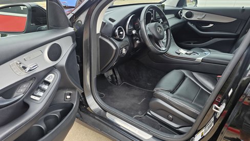 Used 2019 Mercedes-Benz GLC 300 w/ Premium Package image 23