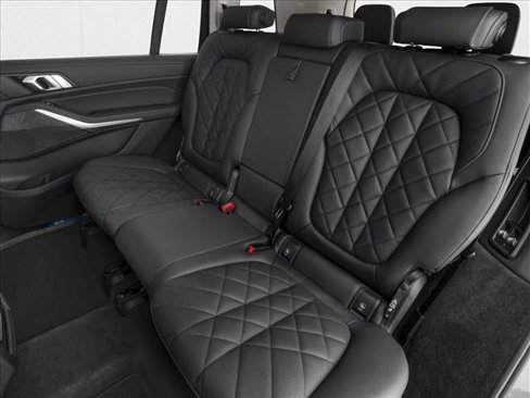 New 2026 BMW X7 M60i image 9