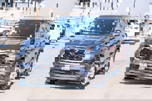 Certified 2023 Toyota Highlander L image 1