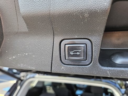 Certified 2023 GMC Acadia SLE w/ Driver Convenience Package image 13