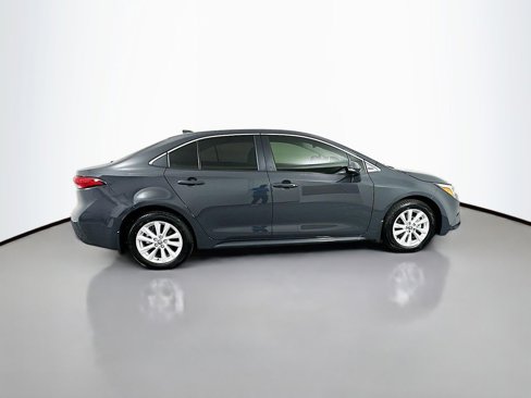 Certified 2025 Toyota Corolla XLE image 4
