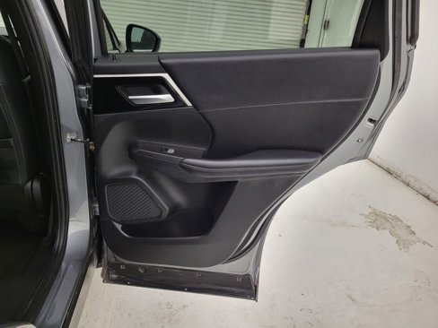 Used 2024 Mitsubishi Outlander SE image 39
