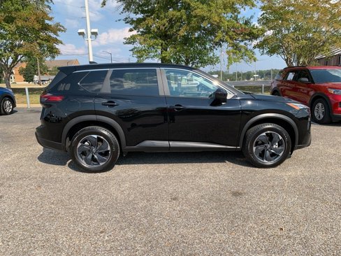 Used 2024 Nissan Rogue SV image 2