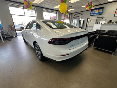 Used 2023 Honda Accord EX image 8