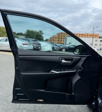 Used 2015 Toyota Camry LE image 31