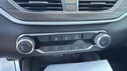 Used 2025 Nissan Altima 2.5 SV image 15
