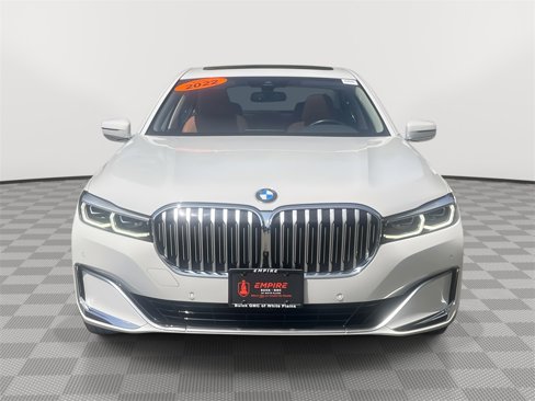 Used 2022 BMW 740i xDrive image 2