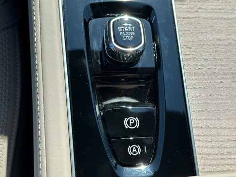 New 2026 Volvo XC90 B6 Plus w/ Protection Package Premier image 37