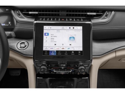 Certified 2025 Jeep Grand Cherokee Altitude image 10