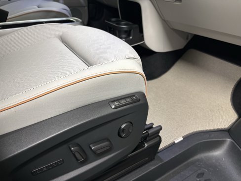 New 2025 Volkswagen ID. Buzz 1st Edition image 11