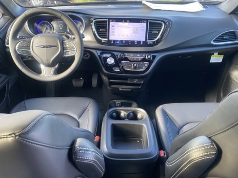 New 2026 Chrysler Voyager LX image 34