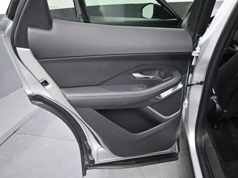 Certified 2020 Jaguar E-PACE R-Dynamic SE image 17