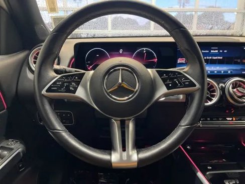 Used 2024 Mercedes-Benz GLB 250 4MATIC image 17