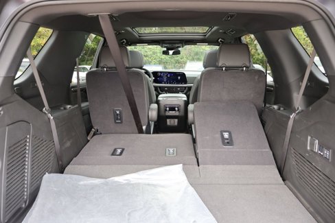 Used 2025 Chevrolet Tahoe Z71 w/ Comfort Package image 20