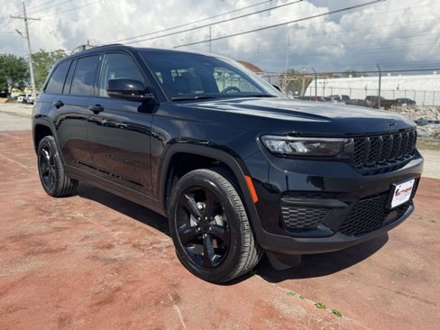 New 2025 Jeep Grand Cherokee Altitude image 7