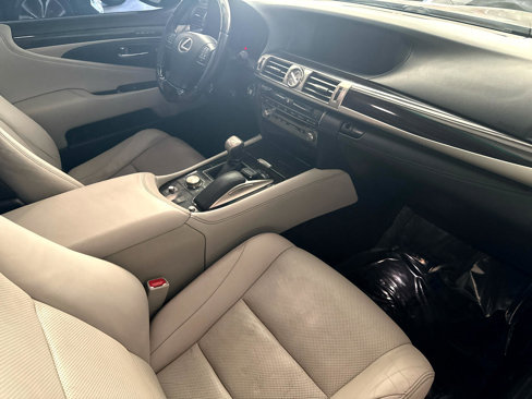 Used 2016 Lexus LS 460 w/ Comfort Package image 46