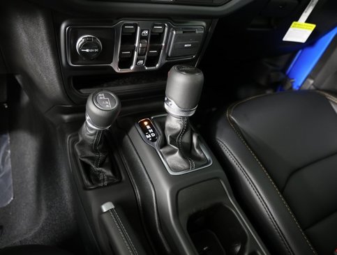 New 2025 Jeep Gladiator Sport image 17