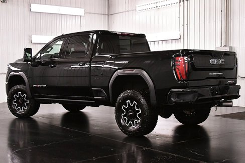 Used 2024 GMC Sierra 2500 AT4X image 5