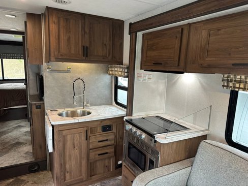Used 2019 Ford E-450 and Econoline 450 Super Duty w/ Motorhome Prep Package image 30