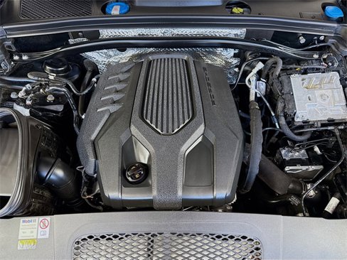Used 2023 Porsche Macan Turbo image 24
