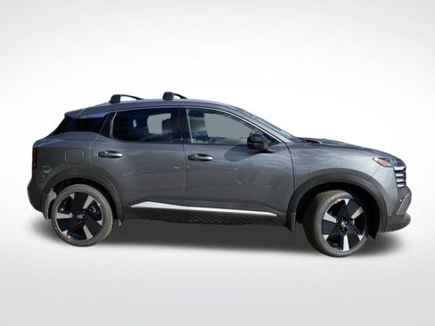 New 2026 Nissan Kicks SR w/ Cold Weather Package image 2