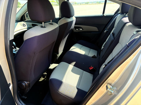 Used 2014 Chevrolet Cruze LS image 37