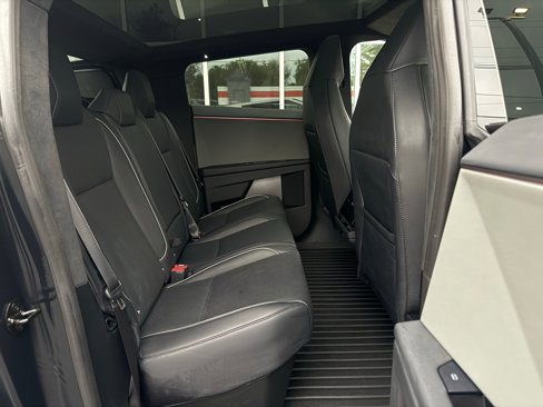 Used 2024 Tesla Cybertruck AWD Crew Cab image 27