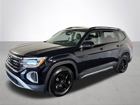 New 2025 Volkswagen Atlas Peak Edition SE image 2