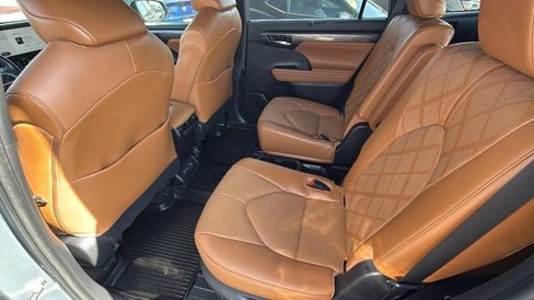 Used 2023 Toyota Highlander L image 25