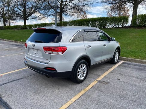 Used 2016 Kia Sorento LX image 3