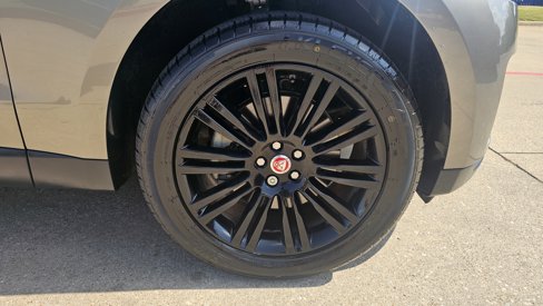 Used 2018 Jaguar F-PACE Portfolio image 17