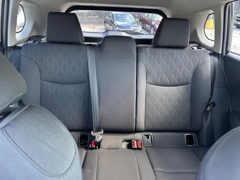 Used 2025 Toyota Corolla Cross LE image 37