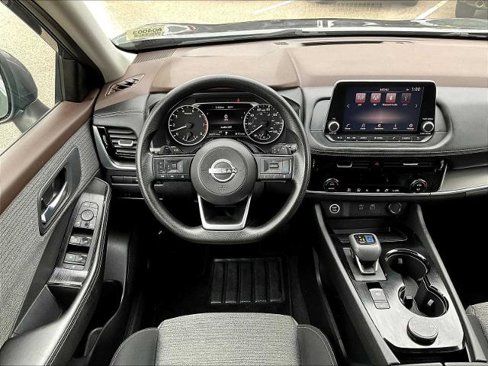 Certified 2022 Nissan Rogue SV image 17