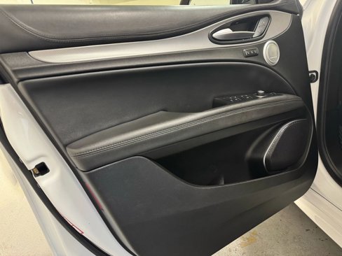 Used 2022 Alfa Romeo Stelvio Veloce image 22