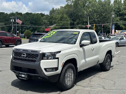 Used 2025 Nissan Frontier SV w/ SV Convenience Package image 2