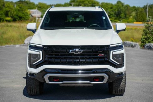 Used 2025 Chevrolet Suburban Z71 image 2