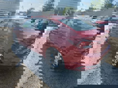Used 2019 Hyundai Elantra SE image 2
