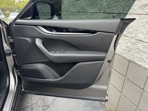 Used 2022 Maserati Levante GT image 32