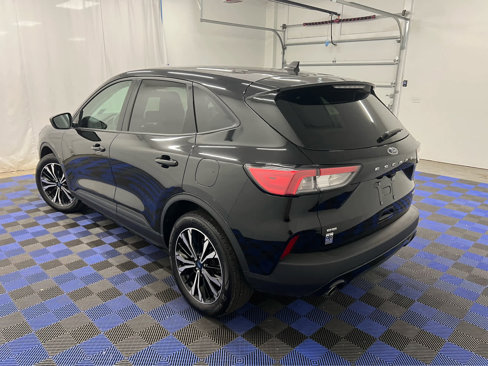 Used 2022 Ford Escape SE w/ SE Sport Appearance Package image 10