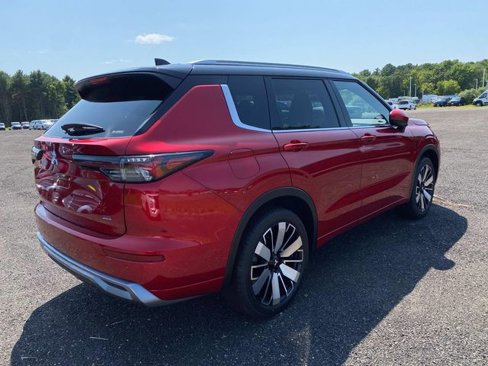 New 2025 Mitsubishi Outlander AWD image 3