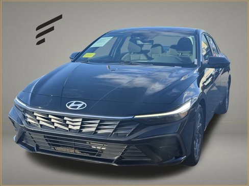 Used 2024 Hyundai Elantra SEL image 1