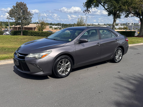 Used 2017 Toyota Camry SE image 5