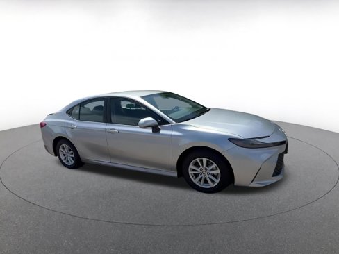 Used 2025 Toyota Camry LE image 2